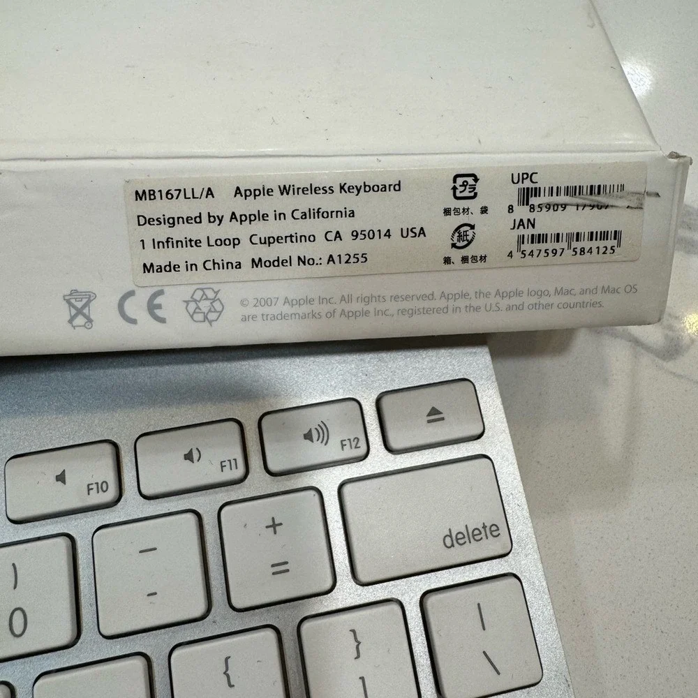 Apple Wireless Keyboard Bluetooth A1255 MB167LL/A Silver White OS X Mac